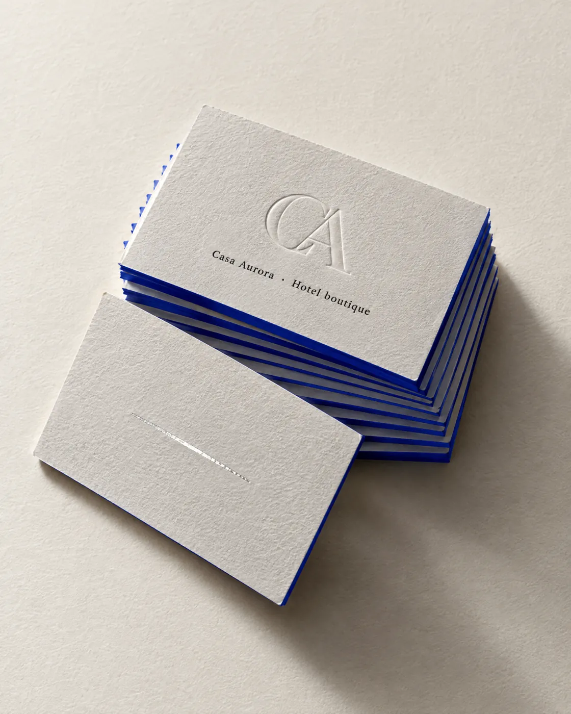 Tarjetas de presentación de algodón con relieve seco y canto azul